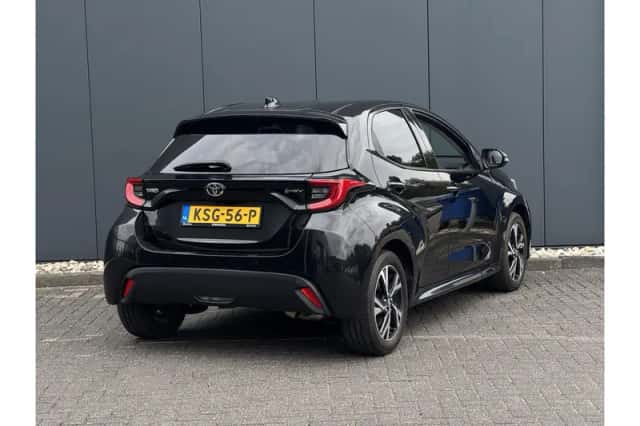 Toyota Yaris (2024) thumbnail 3