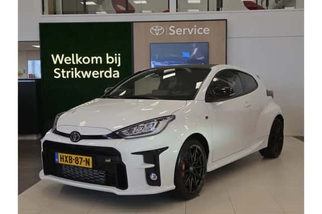 Toyota Yaris (2023) thumbnail 2