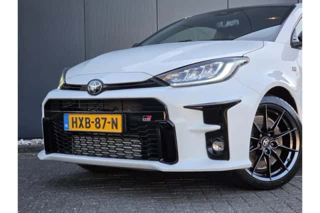 Toyota Yaris (2023) thumbnail 4
