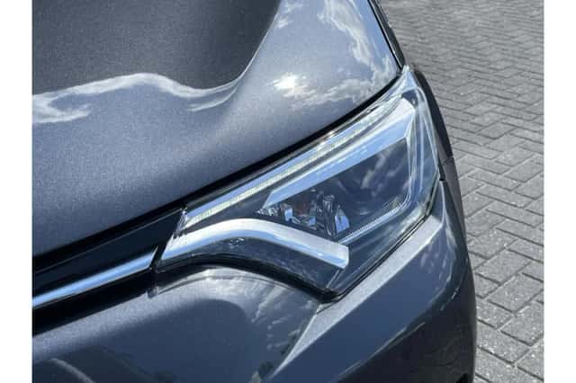 Toyota RAV4 (2018) thumbnail 4