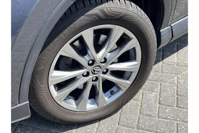 Toyota RAV4 (2018) thumbnail 6