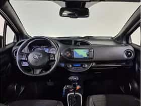 Toyota Yaris (2017) thumbnail 2