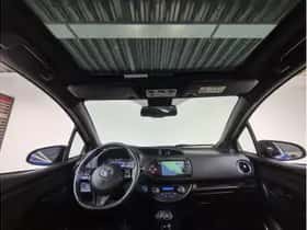 Toyota Yaris (2017) thumbnail 3