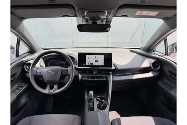 Toyota C-HR (2024) thumbnail 2