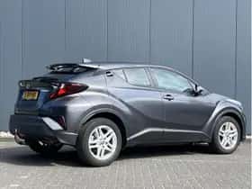 Toyota C-HR (2023) thumbnail 3