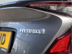 Toyota C-HR (2023) thumbnail 8