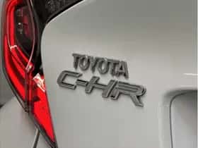 Toyota C-HR (2016) thumbnail 11