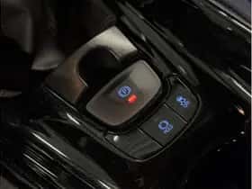 Toyota C-HR (2016) thumbnail 18