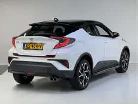 Toyota C-HR (2016) thumbnail 3