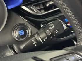 Toyota C-HR (2016) thumbnail 23
