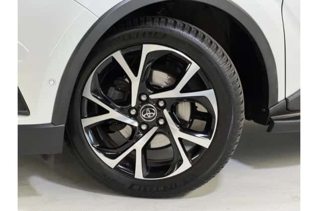 Toyota C-HR (2016) thumbnail 5