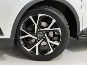 Toyota C-HR (2016) thumbnail 5