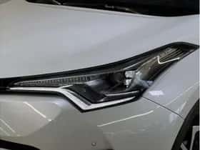 Toyota C-HR (2016) thumbnail 6