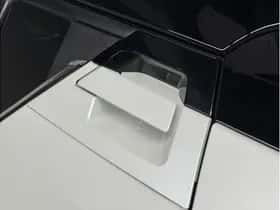 Toyota C-HR (2016) thumbnail 9