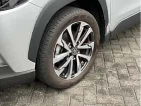 Toyota Corolla (2024) thumbnail 3