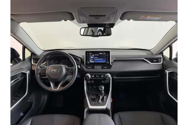 Toyota RAV4 (2021) thumbnail 2