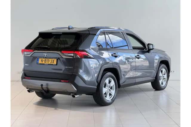 Toyota RAV4 (2021) thumbnail 3