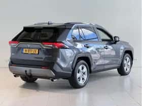 Toyota RAV4 (2021) thumbnail 3