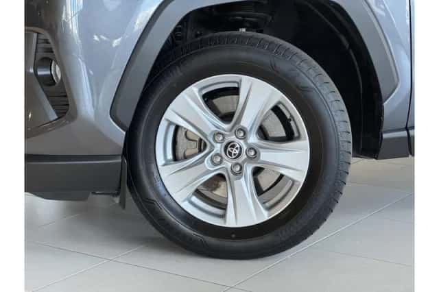 Toyota RAV4 (2021) thumbnail 5