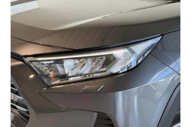 Toyota RAV4 (2021) thumbnail 6