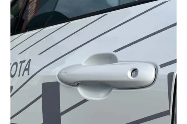 Toyota C-HR+ (2026) thumbnail 6
