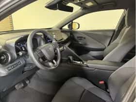 Toyota C-HR (2025) thumbnail 12