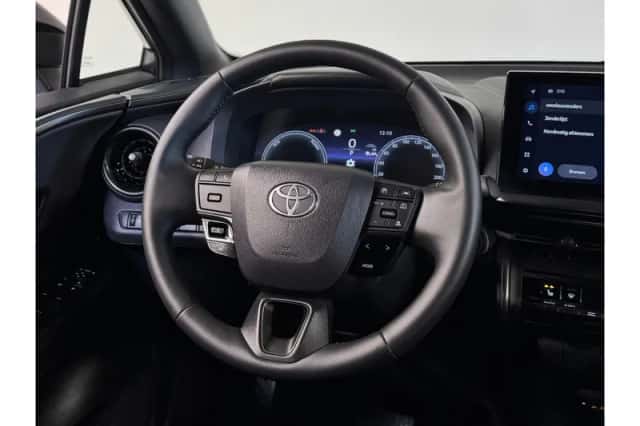Toyota C-HR (2025) thumbnail 4