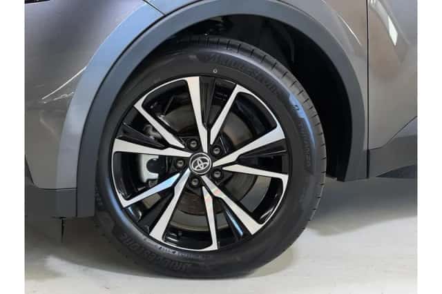 Toyota C-HR (2025) thumbnail 5