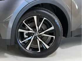 Toyota C-HR (2025) thumbnail 5