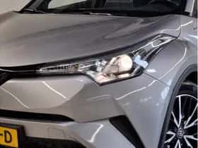 Toyota C-HR (2019) thumbnail 11