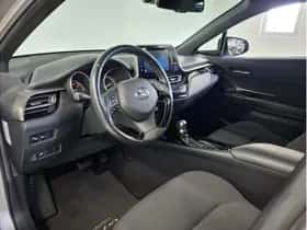 Toyota C-HR (2019) thumbnail 14