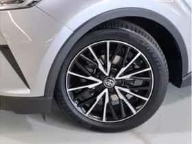 Toyota C-HR (2019) thumbnail 3