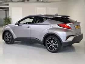 Toyota C-HR (2019) thumbnail 6