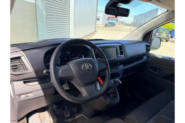 Toyota Proace (2023) thumbnail 3