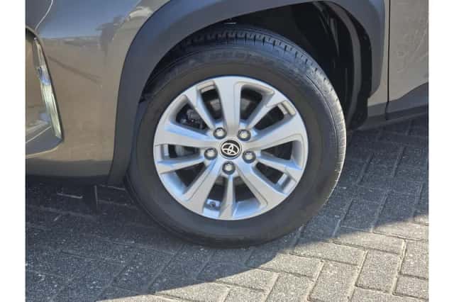 Toyota Yaris Cross (2024) thumbnail 5