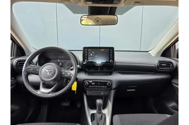 Toyota Yaris (2023) thumbnail 2