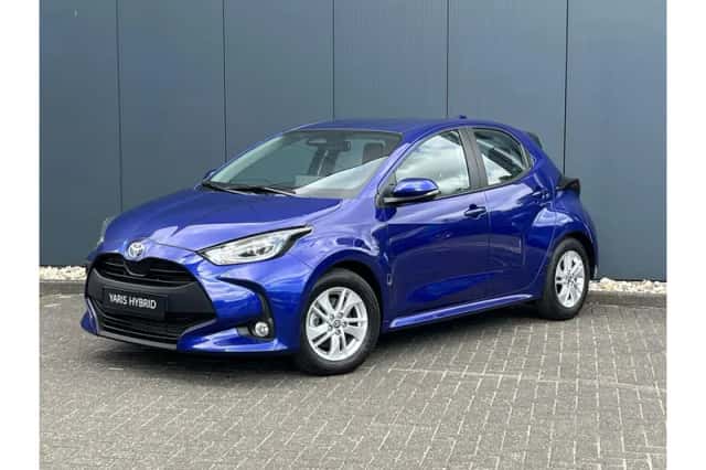 Toyota Yaris (2023) thumbnail 3