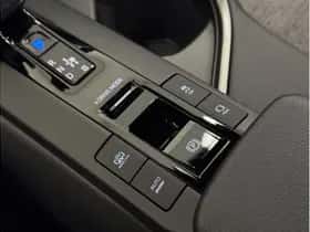 Toyota C-HR (2025) thumbnail 16