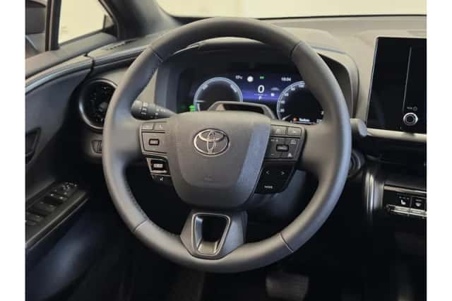Toyota C-HR (2025) thumbnail 4