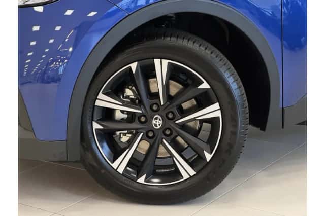 Toyota C-HR (2025) thumbnail 5