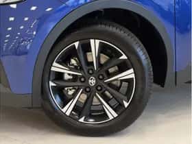 Toyota C-HR (2025) thumbnail 5