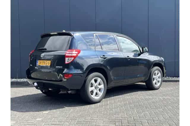 Toyota RAV4 (2011) thumbnail 3