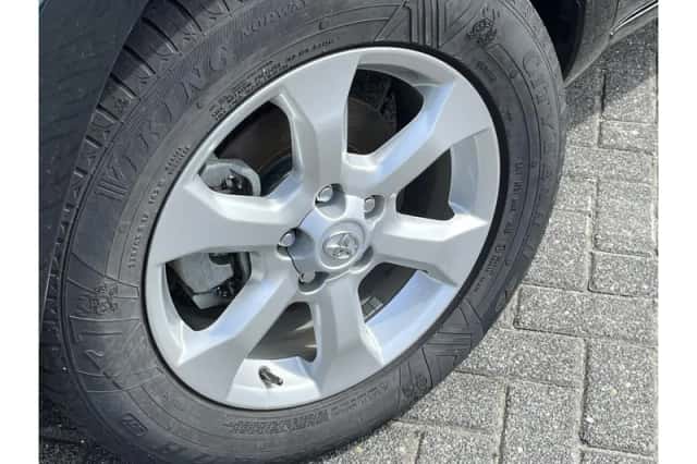 Toyota RAV4 (2011) thumbnail 5