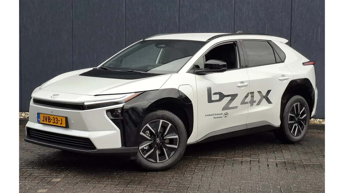 Toyota bZ4X (2026) — foto 1