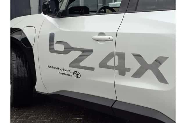 Toyota bZ4X (2026) thumbnail 3