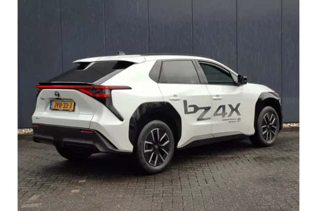 Toyota bZ4X (2026) thumbnail 5