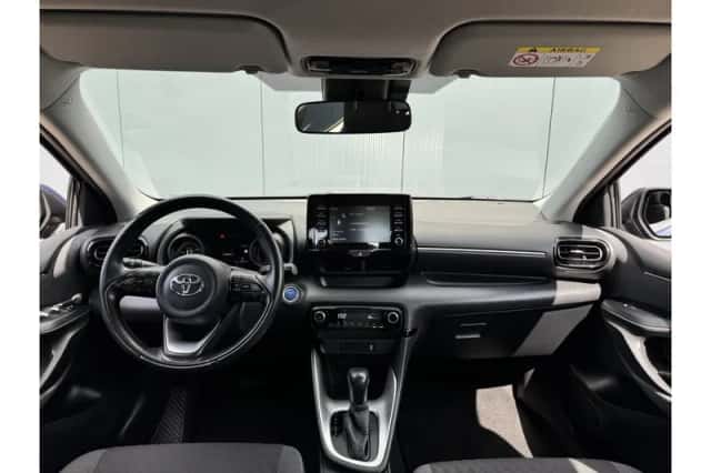 Toyota Yaris (2021) thumbnail 2