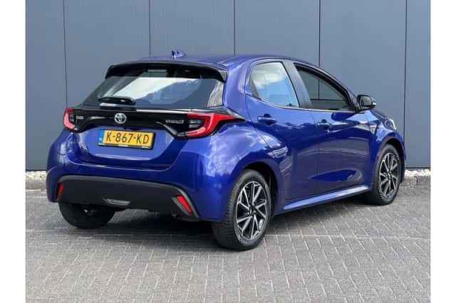 Toyota Yaris (2021) thumbnail 3