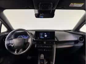 Toyota C-HR (2024) thumbnail 2