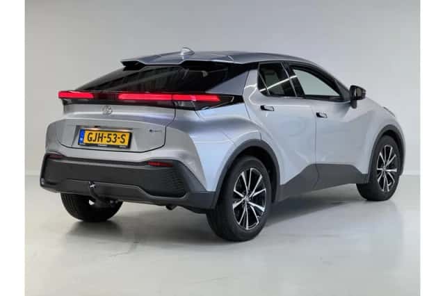 Toyota C-HR (2024) thumbnail 3